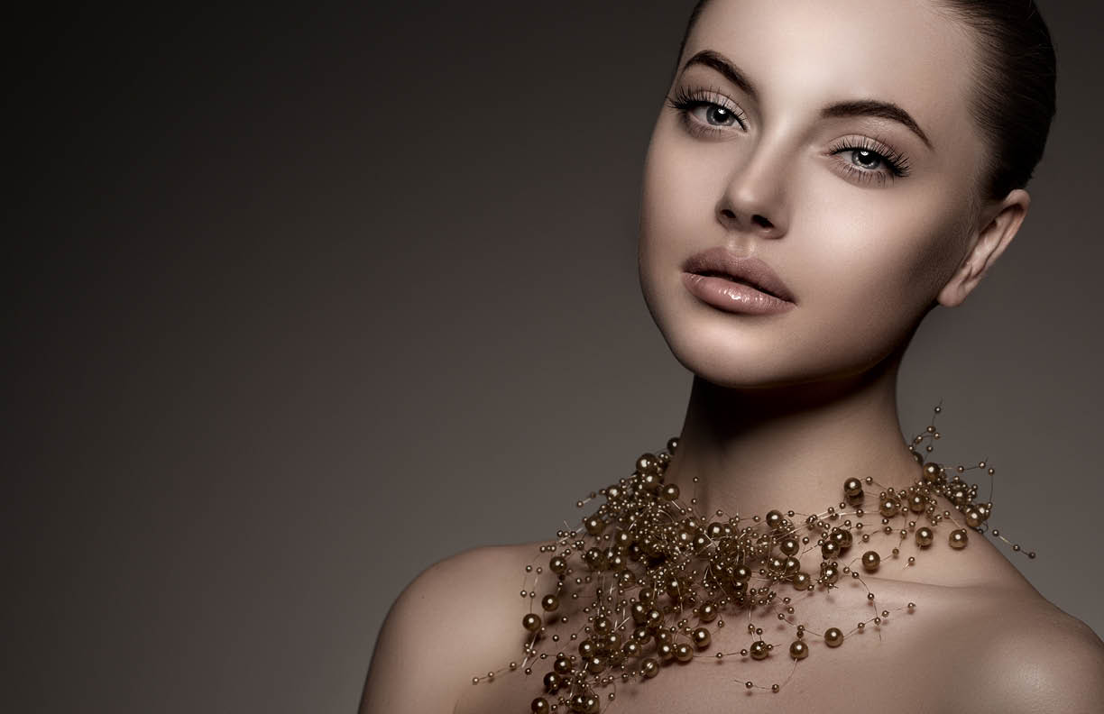 High-fashion Model Girl Beauty Woman high fashion Vogue Style Portrait beautiful fashionable Luxury lady precious jewelry of pearls around neck necklace Stylish Makeup Make up Perfect skin eyes lips