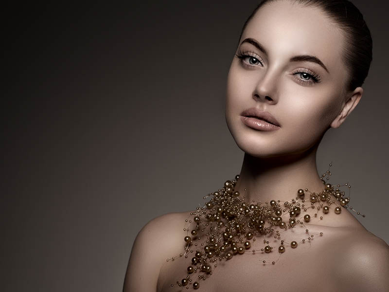 High-fashion Model Girl Beauty Woman high fashion Vogue Style Portrait beautiful fashionable Luxury lady precious jewelry of pearls around neck necklace Stylish Makeup Make up Perfect skin eyes lips