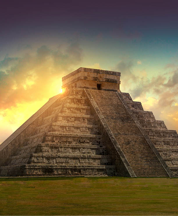 Mexico, Chichen Itz , Yucat n. Mayan pyramid of Kukulcan El Castillo at sunset