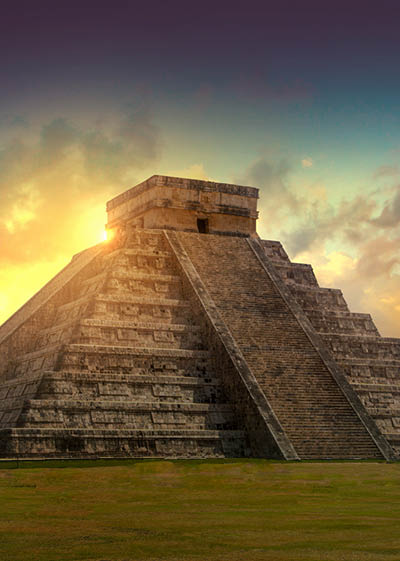 Mexico, Chichen Itz , Yucat n. Mayan pyramid of Kukulcan El Castillo at sunset