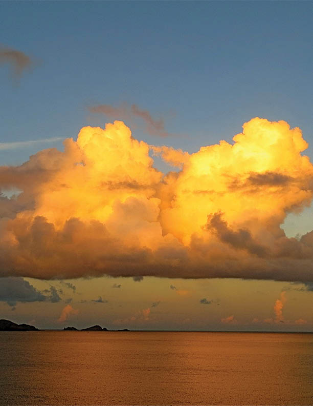 Evening sun and clods in St Barth