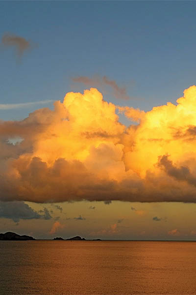 Evening sun and clods in St Barth