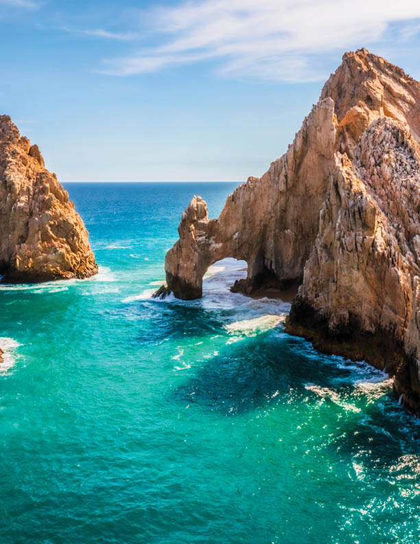 The Cabo San Lucas Arch is an iconic rock formation in Baja California Sur, Mexico, where the Pacific Ocean and the Sea of ​​Cortez meet. Sculpted by erosion, it's home to sea lions and an ideal destination for photography, boating, and marine wildlife viewing.