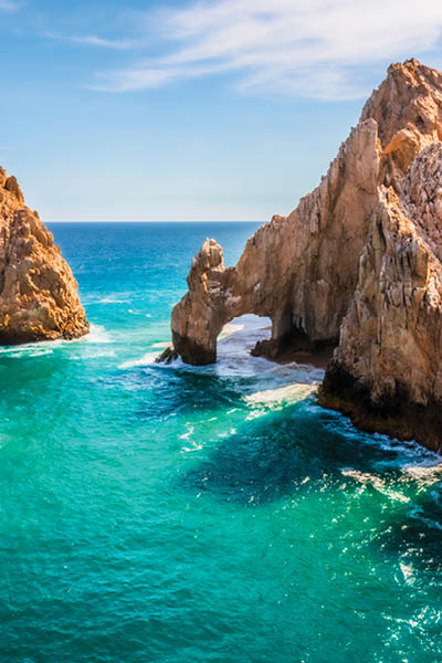 The Cabo San Lucas Arch is an iconic rock formation in Baja California Sur, Mexico, where the Pacific Ocean and the Sea of ​​Cortez meet. Sculpted by erosion, it's home to sea lions and an ideal destination for photography, boating, and marine wildlife viewing.
